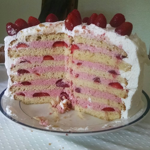 strawberry mousse cake